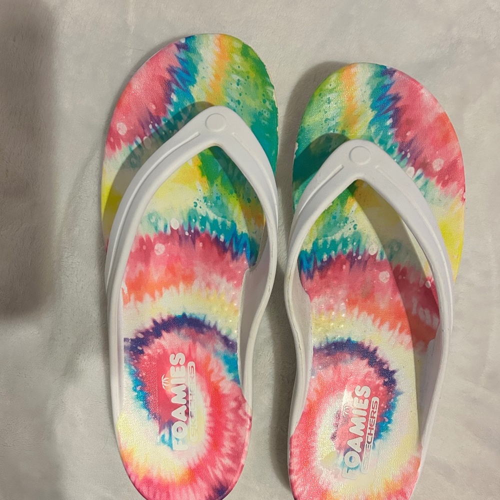 SKETCHERS THONG FOAMIES SZ 10